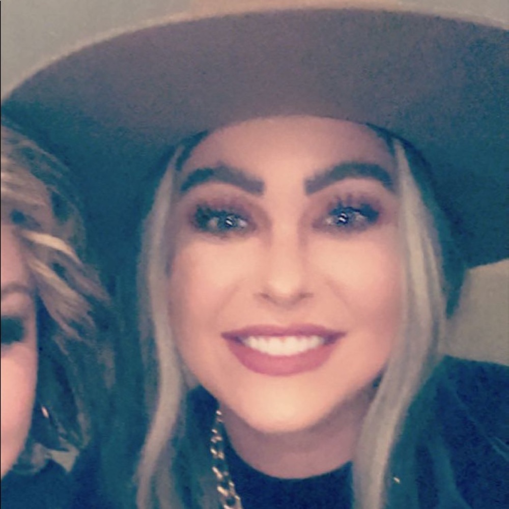 Meet your Posher, Lauren